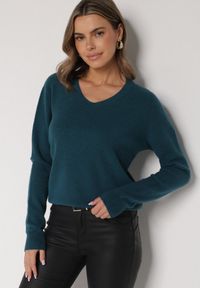 Born2be - Niebieski Sweter z Wiskozą i Wełną z Dekoltem w Serek Claida. Okazja: na co dzień. Typ kołnierza: dekolt w serek. Kolor: niebieski. Materiał: wełna, wiskoza. Styl: casual #1