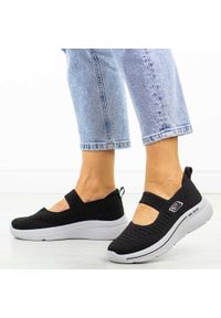 POTOCKI - Czarne sportowe buty damskie Potocki 01313. Okazja: na co dzień. Kolor: czarny. Materiał: tkanina. Szerokość cholewki: normalna. Sezon: wiosna, lato