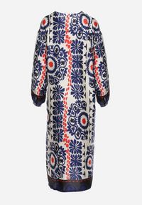 Born2be - Niebieska Satynowa Sukienka Pudełkowa z Rustykalnym Wzorem Xallilena. Kolor: niebieski. Materiał: satyna. Styl: elegancki #2