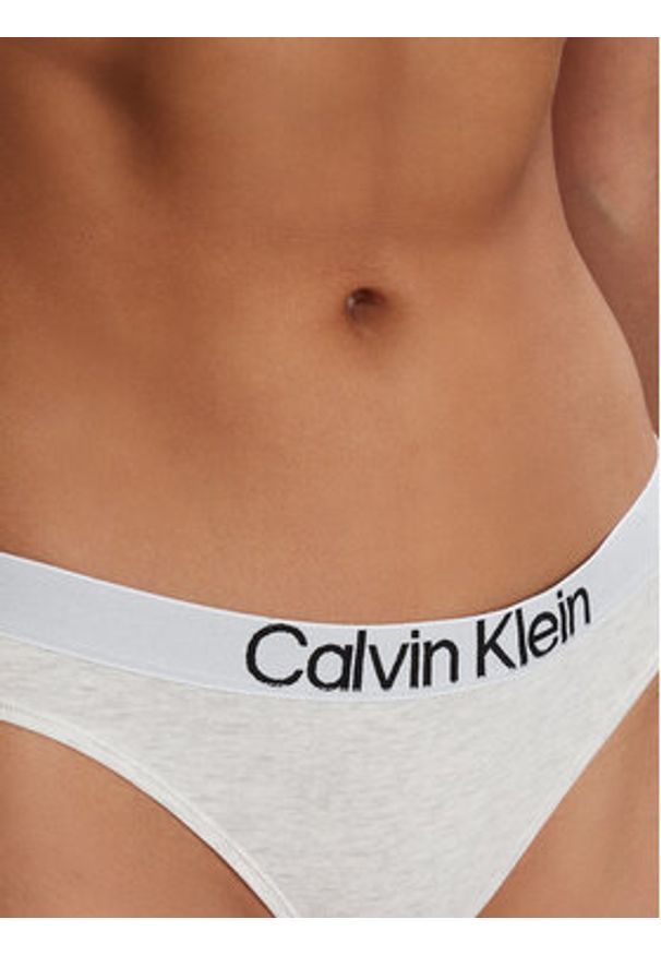 Calvin Klein Underwear Stringi LV00QD5292 Szary. Kolor: szary. Materiał: bawełna