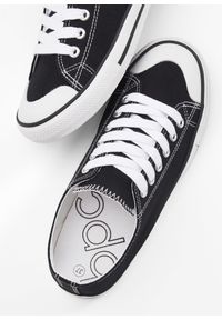 bonprix - Sneakersy z bawełnianej kanwy. Kolor: czarny. Materiał: bawełna #3