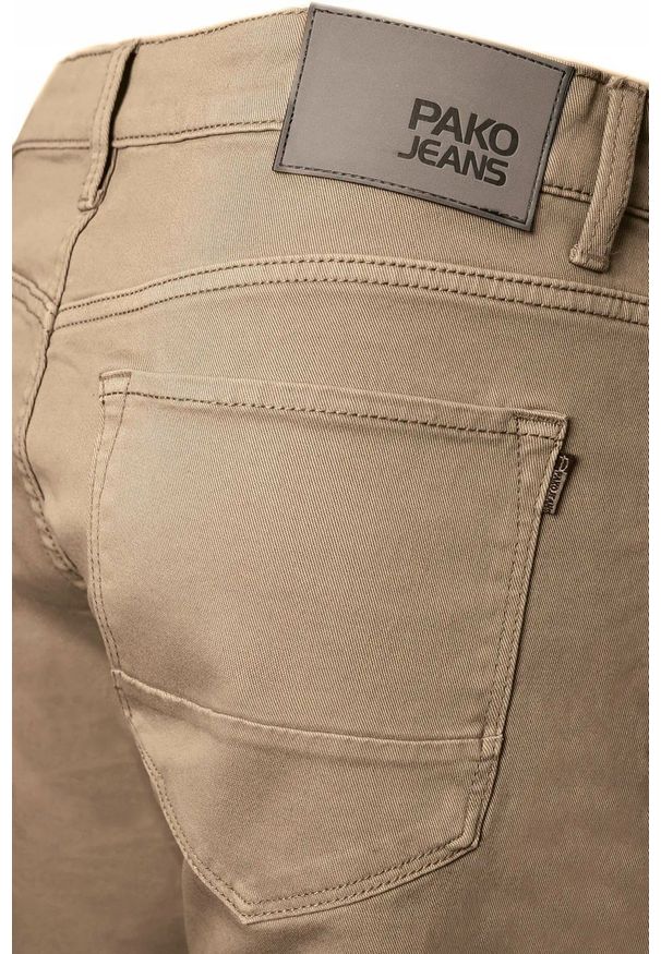 Bawełniane Spodnie Chinos, Regular - Pako Jeans - Beżowe. Okazja: na spotkanie biznesowe, do pracy. Kolor: beżowy, brązowy, wielokolorowy. Materiał: bawełna, elastan. Styl: biznesowy, klasyczny