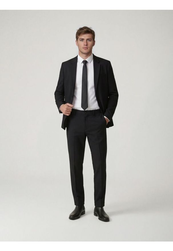 Reserved - Spodnie chino slim fit - czarny. Kolor: czarny. Materiał: wiskoza, dzianina