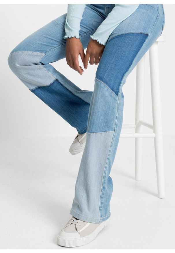 bonprix - Dżinsy Flared mid waist. Kolor: niebieski