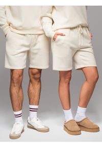 Ombre Clothing - Szorty dresowe unisex ze ściągaczem w pasie – kremowe V2. Kolor: kremowy. Materiał: dresówka. Wzór: aplikacja. Styl: sportowy #10