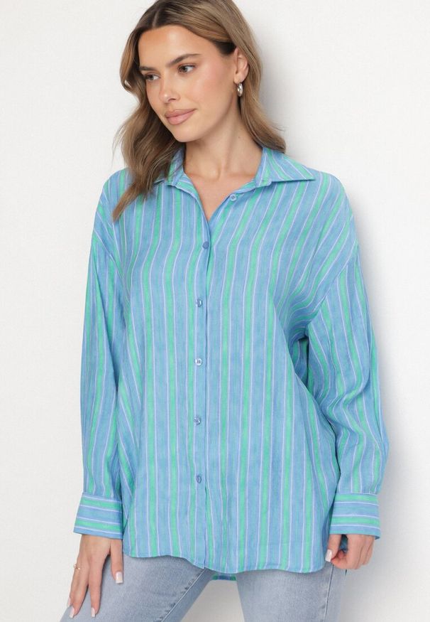 Born2be - Niebieska Koszula z Wiskozą Ozdobiona Paskami Liavona. Okazja: na co dzień, na spotkanie biznesowe. Typ kołnierza: kołnierzyk klasyczny. Kolor: niebieski. Materiał: wiskoza. Długość rękawa: długi rękaw. Długość: długie. Wzór: aplikacja. Styl: casual, biznesowy, elegancki, klasyczny