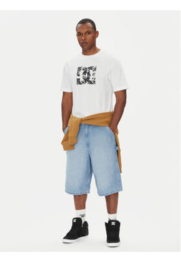 DC T-Shirt ADYZT05461 Biały Regular Fit. Kolor: biały. Materiał: bawełna