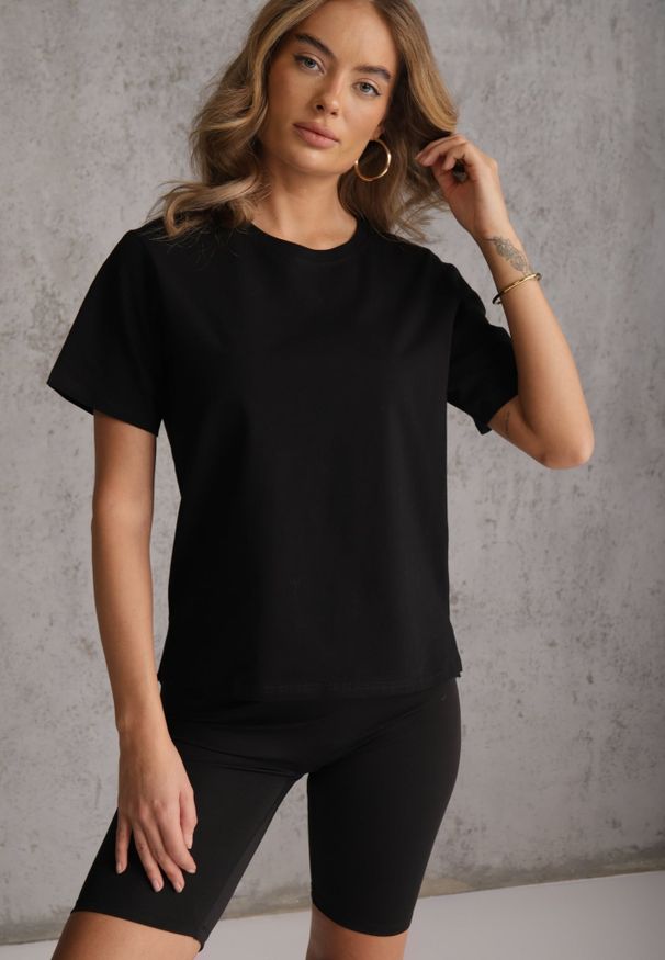 Renee - Czarny Bawełniany T-shirt Ozdobiony po Bokach Rozcięciami Brinelle. Kolor: czarny. Materiał: bawełna. Wzór: aplikacja. Sezon: lato. Styl: sportowy, elegancki
