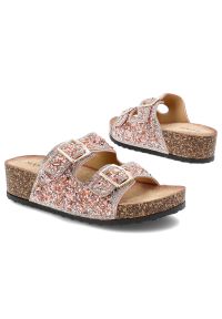 Sca'viola - Różowe Klapki Sca'Viola Modne Obuwie Damskie. Kolor: różowy. Wzór: paski, aplikacja. Sezon: lato. Styl: elegancki, glamour #4