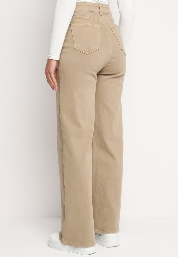 Born2be - Ciemnobeżowe Jeansy Szerokie Murisana. Okazja: na co dzień. Kolor: beżowy. Styl: elegancki, casual
