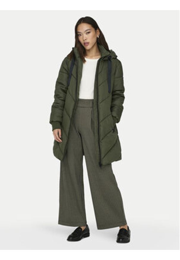 JDY Kurtka zimowa Skylar 15207784 Zielony Regular Fit. Kolor: zielony. Materiał: syntetyk. Sezon: zima