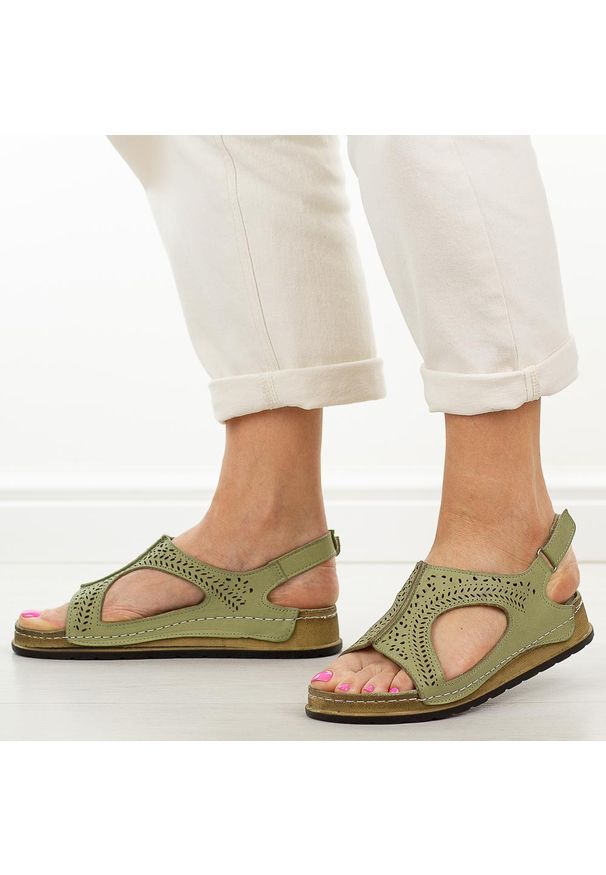 J. Zielone skórzane sandały damskie T.Sokolski 321. Okazja: na co dzień, na spacer. Kolor: zielony. Materiał: skóra. Sezon: wiosna, lato. Styl: casual, klasyczny