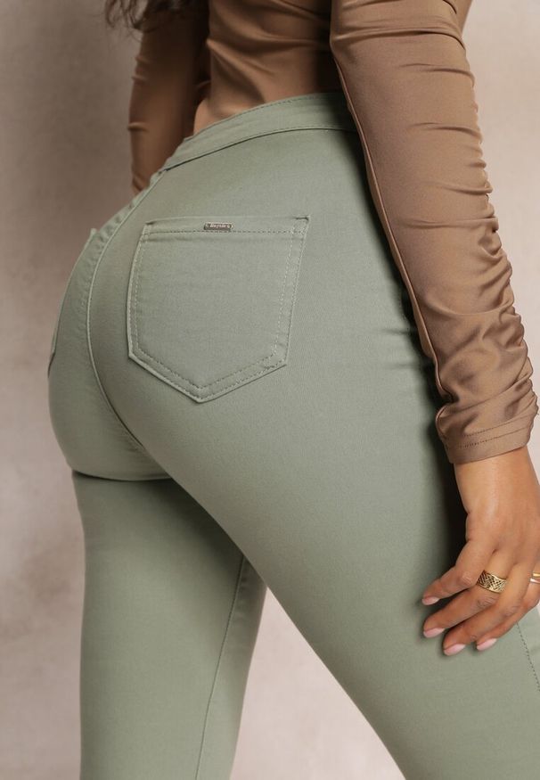 Renee - Zielone Bawełniane Spodnie Skinny Capria. Kolor: zielony. Materiał: bawełna