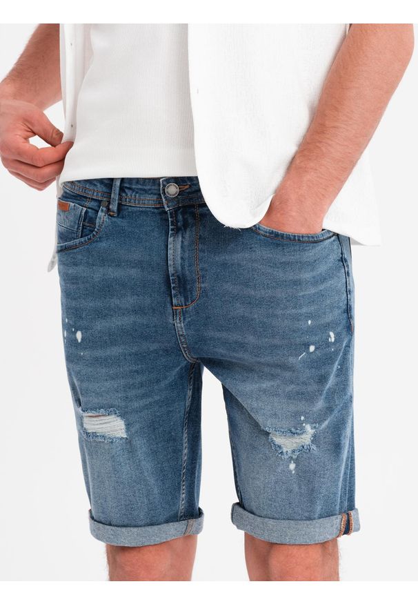 Ombre Clothing - Krótkie męskie spodenki jeansowe z przetarciami i podwiniętą nogawką – niebieskie V2 OM-SRDS-0186 - XXL. Okazja: na co dzień. Kolor: niebieski. Materiał: jeans. Długość: krótkie. Wzór: aplikacja. Sezon: lato. Styl: casual