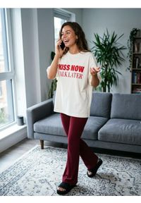 Sinsay - Bawełniana koszulka z napisem - kremowy. Kolor: kremowy. Materiał: bawełna. Wzór: napisy