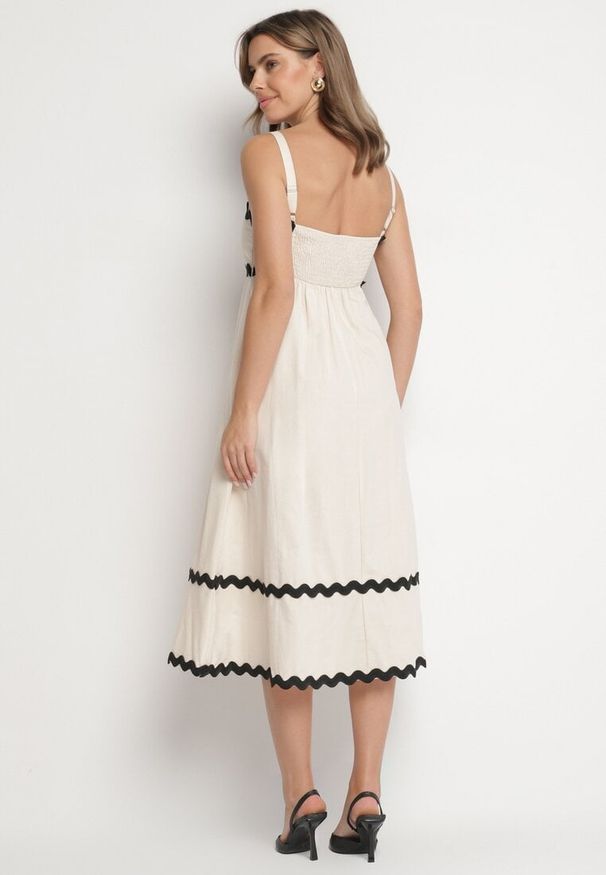 Born2be - Beżowa Sukienka z Bawełną Wiskozą na Ramiączkach z Lamówką Ilanise. Okazja: na spacer, na co dzień. Kolor: beżowy. Materiał: bawełna, wiskoza. Długość rękawa: na ramiączkach. Wzór: aplikacja. Sezon: lato. Typ sukienki: proste. Styl: casual, elegancki