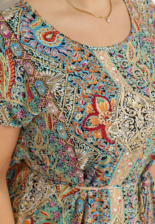 Born2be - Zielono-Beżowa Wiskozowa Sukienka w Stylu Boho o Pudełkowym Kroju z Materiałowym Paskiem Neteri. Okazja: na co dzień. Kolor: zielony. Materiał: wiskoza, materiał. Styl: boho