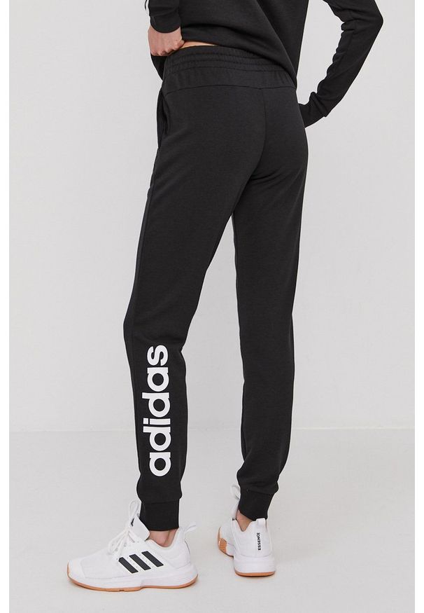 Adidas - adidas Spodnie damskie kolor czarny z nadrukiem. Kolor: czarny. Materiał: poliester. Wzór: nadruk