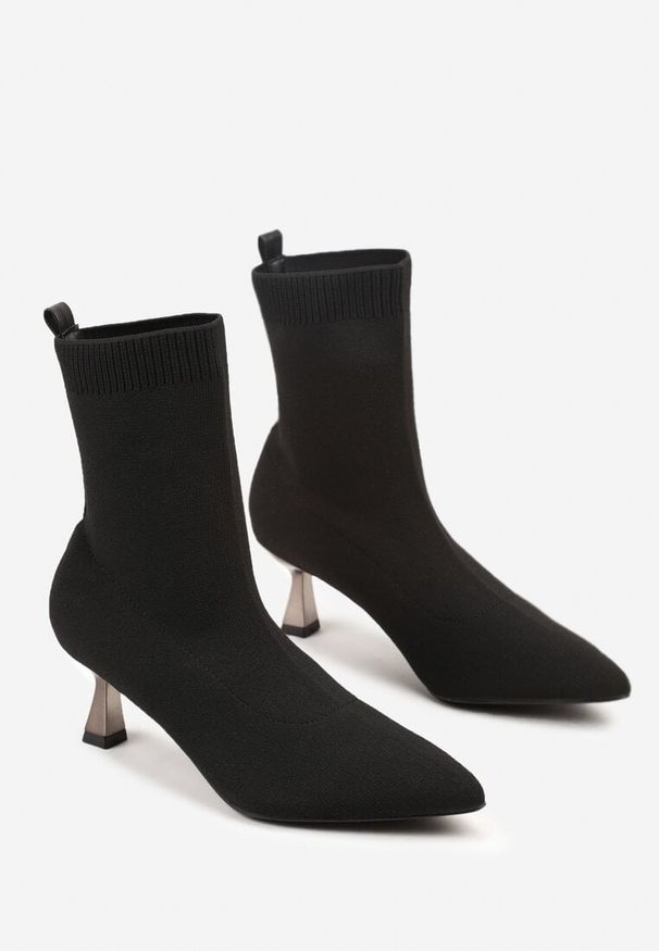 Born2be - Czarne Botki Vices na Metalicznej Szpilce Kaczuszce ze Skarpetową Cholewką Vamige. Okazja: na co dzień. Kolor: czarny. Materiał: jeans. Szerokość cholewki: normalna. Obcas: na szpilce. Styl: klasyczny, casual