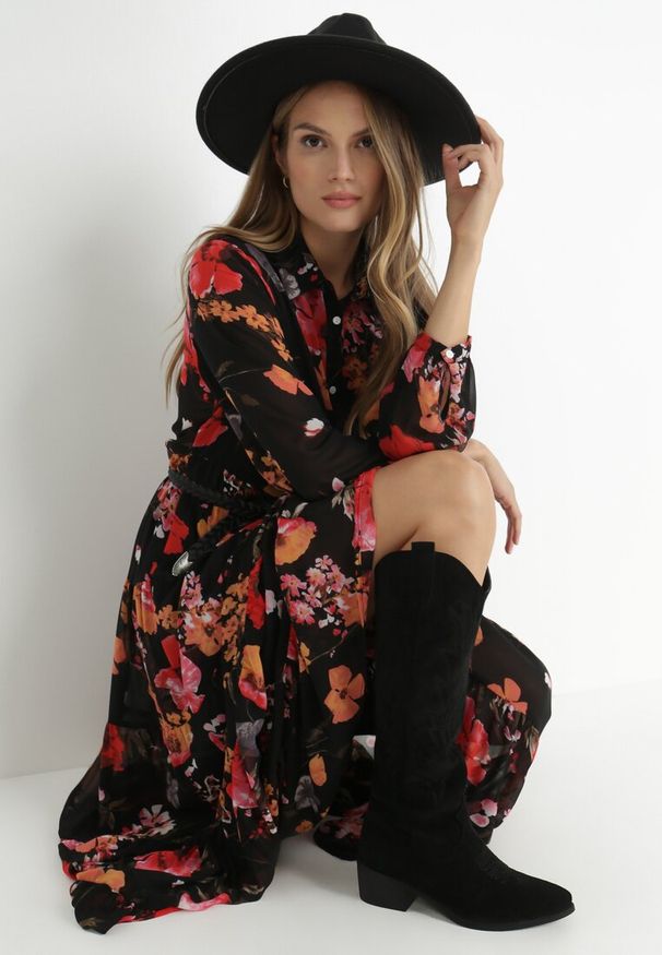 Born2be - Czarna Sukienka Doreris. Okazja: na co dzień. Kolor: czarny. Materiał: tkanina. Wzór: kolorowy, kwiaty. Typ sukienki: proste, koszulowe. Styl: casual, klasyczny. Długość: maxi