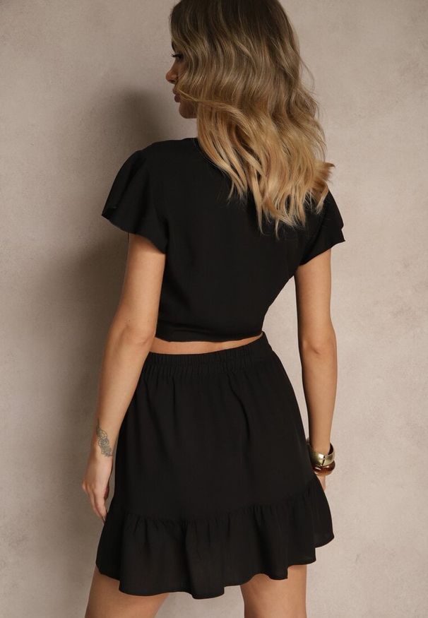 Renee - Czarny Wiskozowy Komplet Bluzka z Wiązaniem i Rozkloszowana Spódnica Redulise. Kolor: czarny. Materiał: wiskoza. Wzór: aplikacja