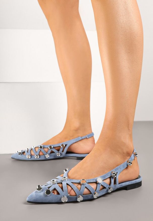 Renee - Niebieskie Sandały Ażurowe Typu Slingback Ozdobione Aplikacjami Lisanorea. Okazja: na spotkanie biznesowe. Kolor: niebieski. Wzór: ażurowy, aplikacja. Sezon: lato. Styl: elegancki, biznesowy