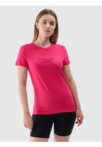 4f - T-shirt slim z nadrukiem damski - różowy. Okazja: na co dzień. Kolor: różowy. Materiał: materiał, dzianina, jersey. Wzór: nadruk. Styl: casual, klasyczny, sportowy
