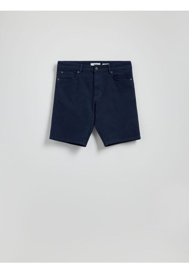 Reserved - Jeansowe szorty straight - granatowy. Kolor: niebieski. Materiał: jeans