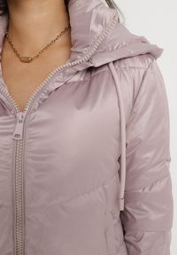 Born2be - Różowa Pikowana Kurtka z Kapturem i Ściągaczem w Talii Atirim. Typ kołnierza: kaptur. Kolor: różowy. Styl: elegancki #6