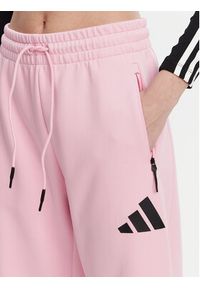 Adidas - adidas Bluza Z.N.E. JD5992 Różowy Loose Fit. Kolor: różowy. Materiał: bawełna #3