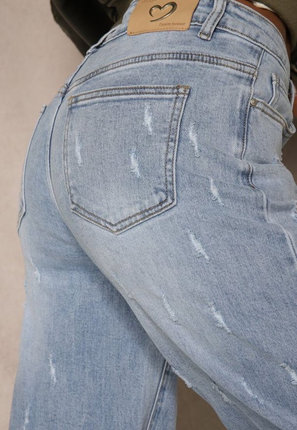 Renee - Niebieskie Jeansy z Bawełny o Szerokim Kroju High Waist Ozdobione Przetarciami Feless. Stan: podwyższony. Kolor: niebieski. Wzór: aplikacja. Sezon: lato