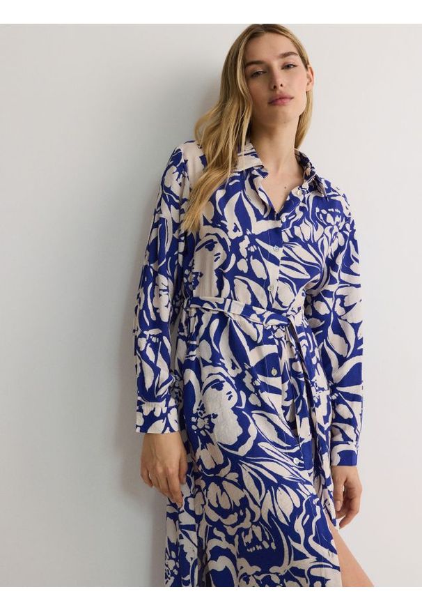 Reserved - Wzorzysta sukienka z wiskozy - niebieski. Kolor: niebieski. Materiał: wiskoza