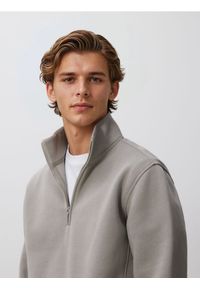 Reserved - Bluza ze stójką - jasnozielony. Typ kołnierza: kołnierzyk stójkowy. Kolor: zielony. Materiał: dzianina, bawełna