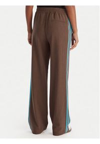 Adidas - adidas Spodnie dresowe JX5308 Brązowy Regular Fit. Kolor: brązowy. Materiał: syntetyk #4