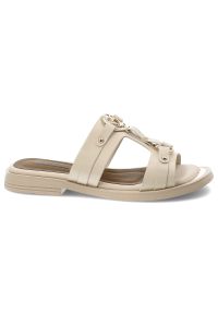 Klapki damskie Artiker, cholewka ze skóry naturalnej wsuwany fason z szerokimi paskami na płaskiej podeszwie, beżowe, 58C1629. Okazja: na co dzień. Kolor: beżowy. Materiał: skóra. Wzór: paski. Sezon: lato. Obcas: na płaskiej podeszwie. Styl: elegancki, casual #2