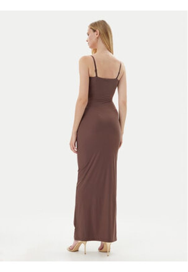 Guess Sukienka codzienna O5GK00 KCDE0 Brązowy Bodycon Fit. Okazja: na co dzień. Kolor: brązowy. Materiał: syntetyk. Typ sukienki: bodycon, proste. Styl: casual