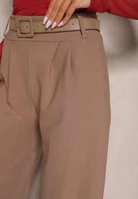 Renee - Brązowe Garniturowe Spodnie High Waist z Gumką i Dodatkowym Paskiem w Talii Mattine. Stan: podwyższony. Kolor: brązowy. Materiał: dzianina #4