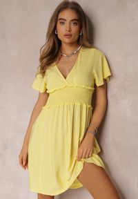 Renee - Żółta Sukienka z Wiskozy Rukhsar. Kolor: żółty. Materiał: wiskoza. Długość rękawa: krótki rękaw. Długość: mini