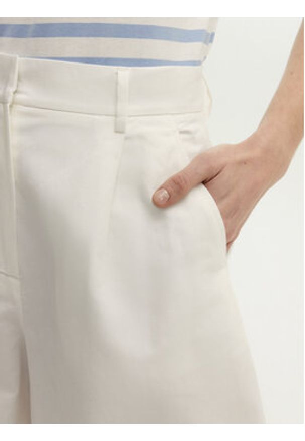 Weekend Max Mara Bermudy Ecuba 2515141032 Biały Regular Fit. Kolor: biały. Materiał: bawełna