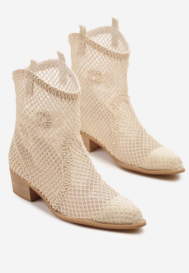 Renee - Jasnobeżowe Botki Kowbojki na Stożku ze Skórzaną Wkładką i Siateczkową Cholewką Frolozi. Okazja: na co dzień. Kolor: beżowy. Materiał: skóra. Szerokość cholewki: normalna. Obcas: na stożku. Styl: elegancki, casual. Wysokość obcasa: średni
