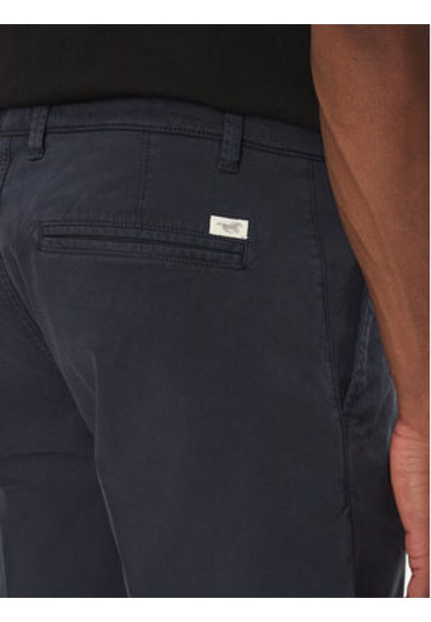 Mustang Szorty materiałowe Amsterdam 1016450 Granatowy Slim Fit. Kolor: niebieski. Materiał: bawełna