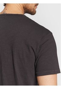 Guess T-Shirt M3RI30 KBL31 Czarny Regular Fit. Kolor: czarny. Materiał: bawełna #4