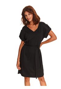 TOP SECRET - Dzianinowa sukienka z wiązaniem. Kolor: czarny. Materiał: dzianina. Typ sukienki: koszulowe
