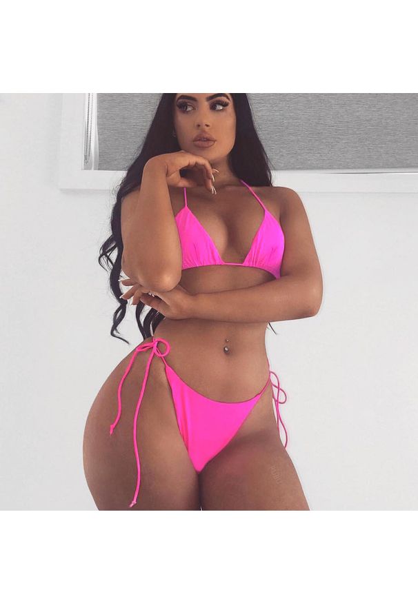 Intica - Bikini z regulowanym wiązaniem na lato Hajrija. Kolor: czerwony. Materiał: tkanina. Długość: długie