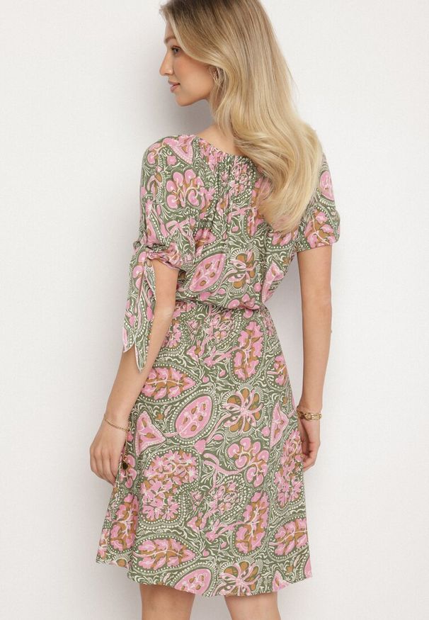 Born2be - Różowa Sukienka z Bawełny z Okrągłym Dekoltem i Wiązaniem w Pasie Tosaria. Okazja: na co dzień. Kolor: różowy. Materiał: bawełna. Sezon: lato. Styl: casual, elegancki