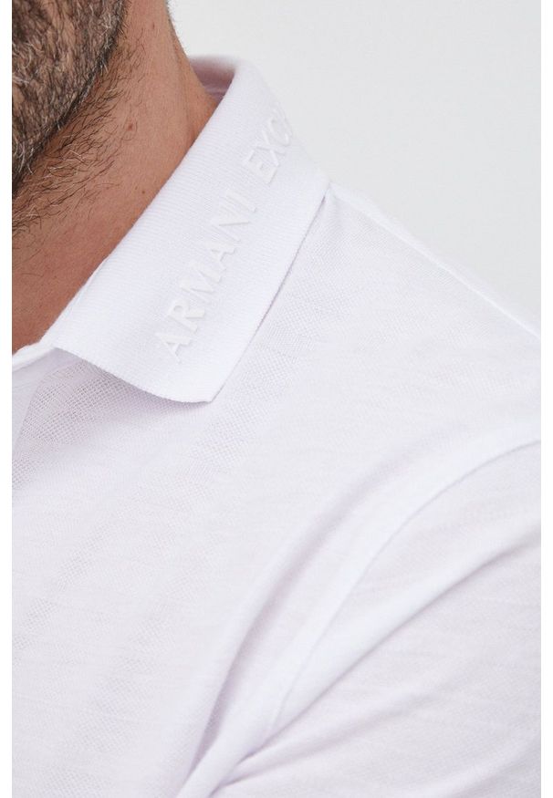 Armani Exchange polo męski kolor biały gładki. Typ kołnierza: polo. Kolor: biały. Materiał: dzianina. Długość: krótkie. Wzór: gładki