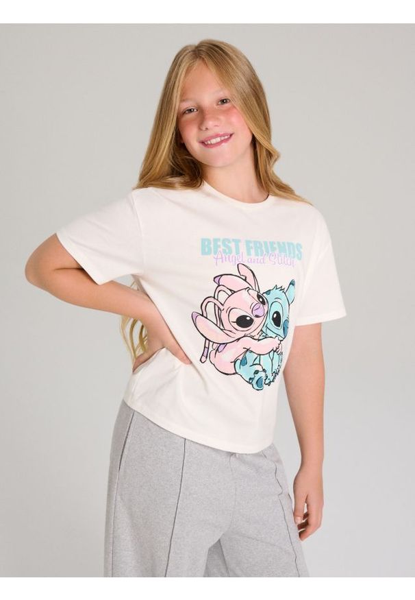 Sinsay - Bawełniana koszulka z krótkim rękawem Stitch - kremowy. Kolor: kremowy. Materiał: bawełna. Długość rękawa: krótki rękaw. Długość: krótkie