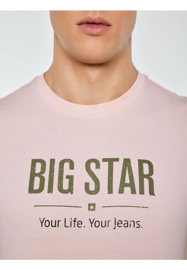 Big-Star - Koszulka męska o klasycznym kroju różowa Bruno 600. Kolor: różowy. Materiał: bawełna. Wzór: nadruk. Styl: klasyczny