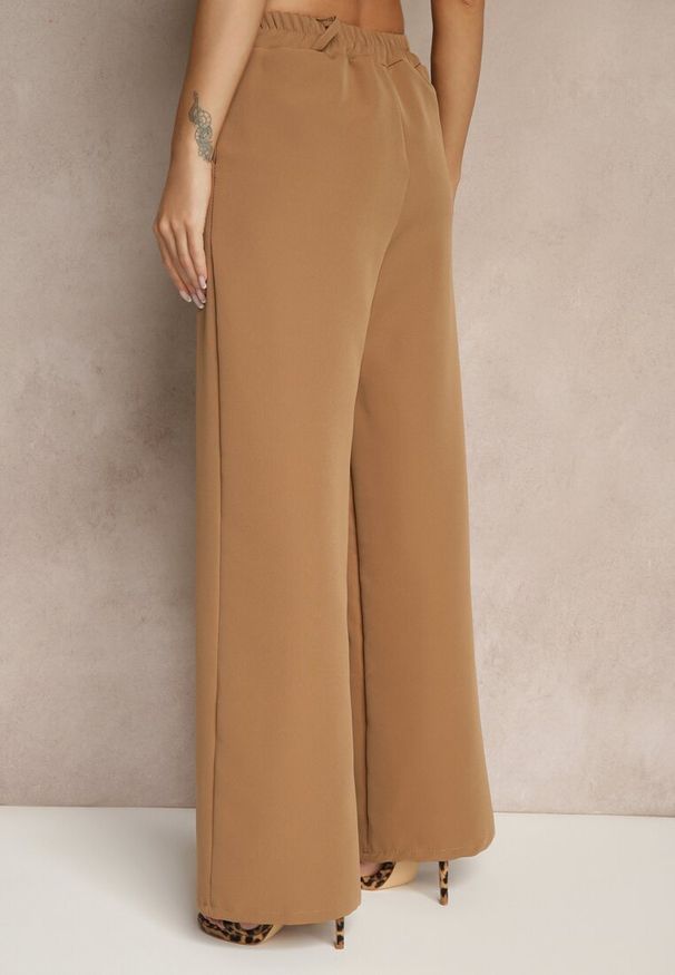 Renee - Brązowe Spodnie Garniturowe High Waist Viviorea. Okazja: na spotkanie biznesowe. Stan: podwyższony. Kolor: brązowy. Styl: biznesowy, klasyczny
