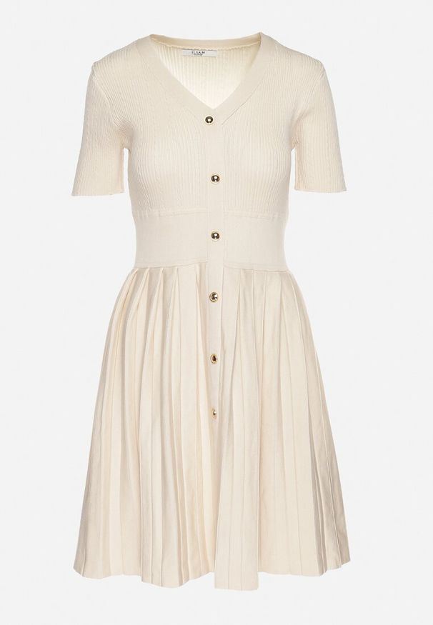 Born2be - Jasnobeżowa Sukienka z Wiskozy o Rozkloszowanym Kroju z Plisami i Guzikami Alusena. Okazja: na co dzień. Kolor: beżowy. Materiał: wiskoza. Typ sukienki: rozkloszowane. Styl: casual, elegancki